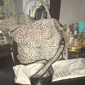 NWT Hobo Tripp bag in Cheetah Print leather
